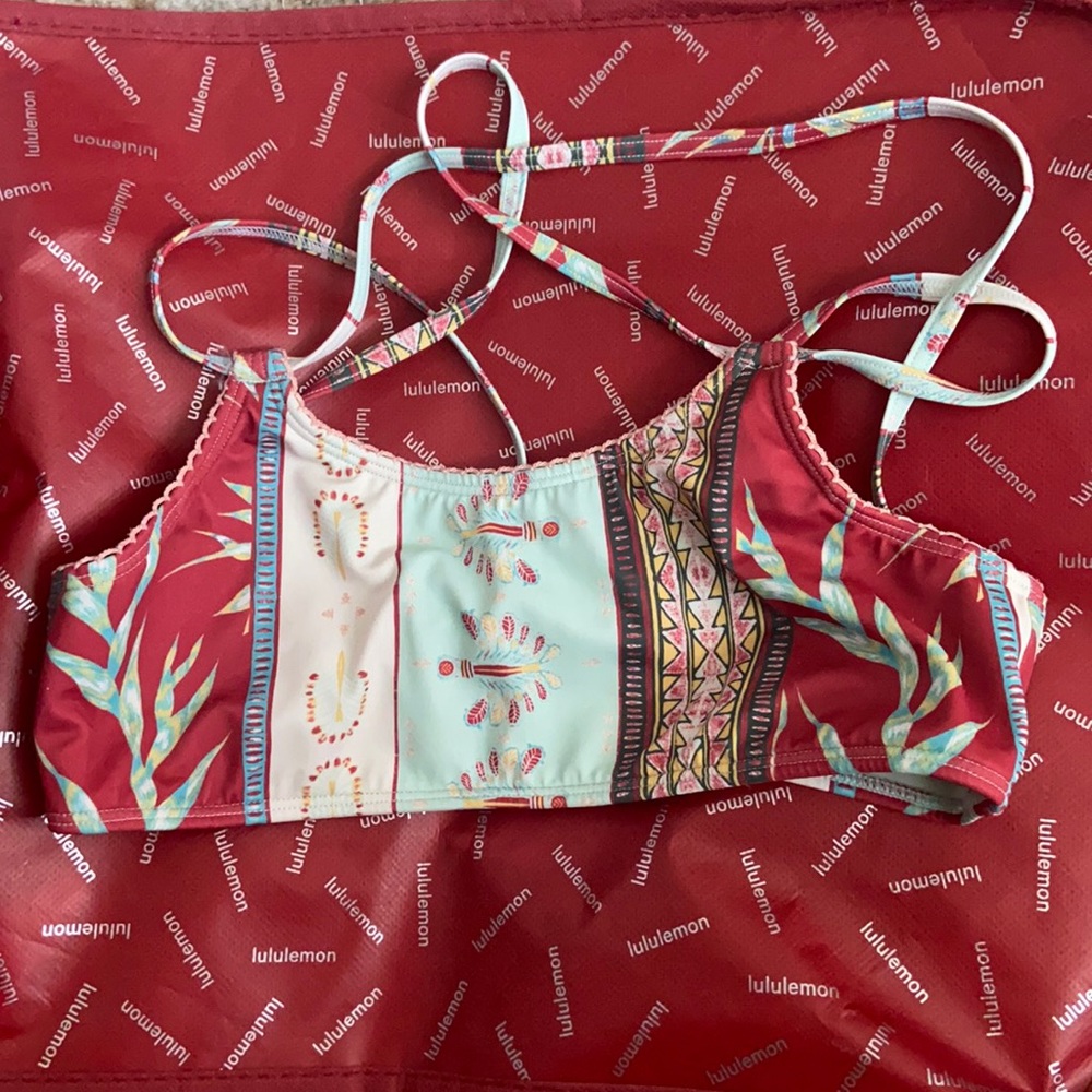 Beautiful Roxy bathing suit top!